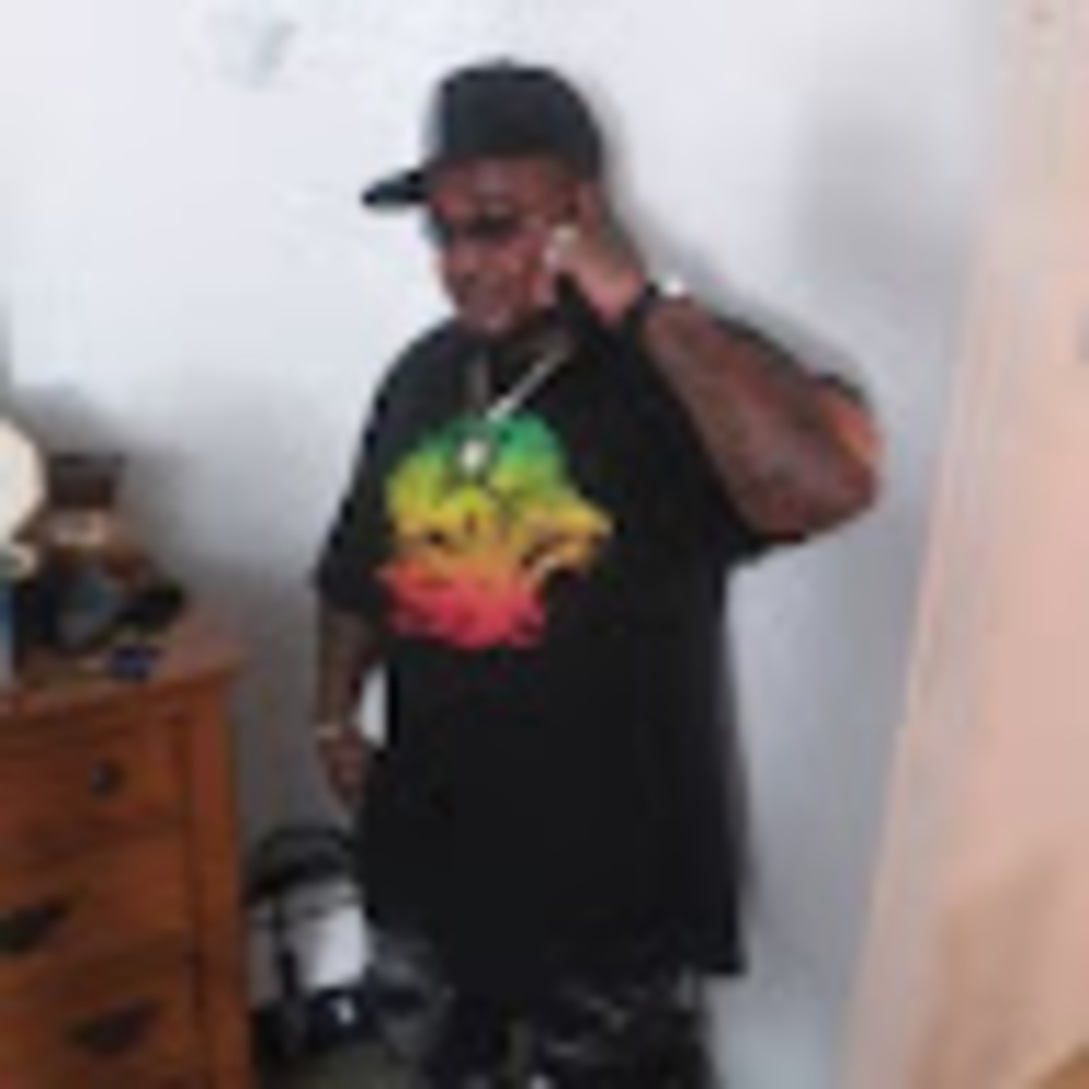 Meet your Posher, Dominique